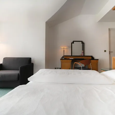 Seminaris لبسيا