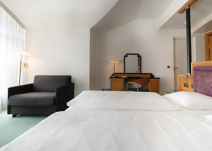 Seminaris لبسيا