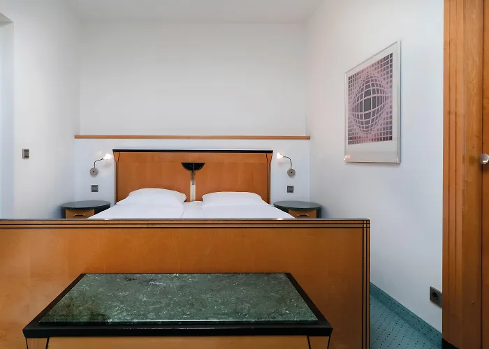 Seminaris لبسيا